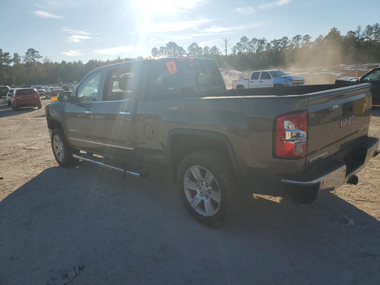 2014 GMC Sierra - Image 2