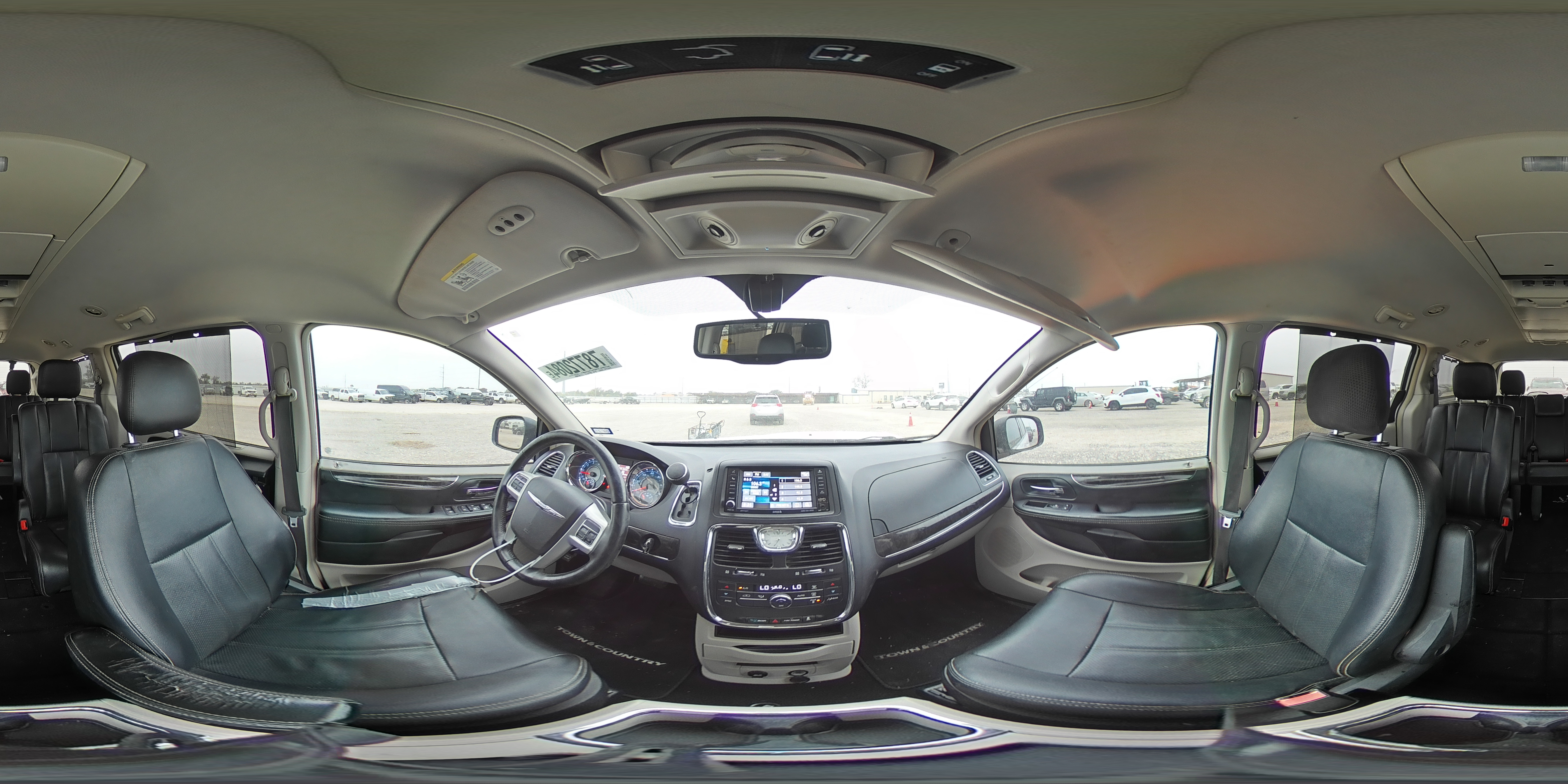 2015 Chrysler Town & Country - Image 13