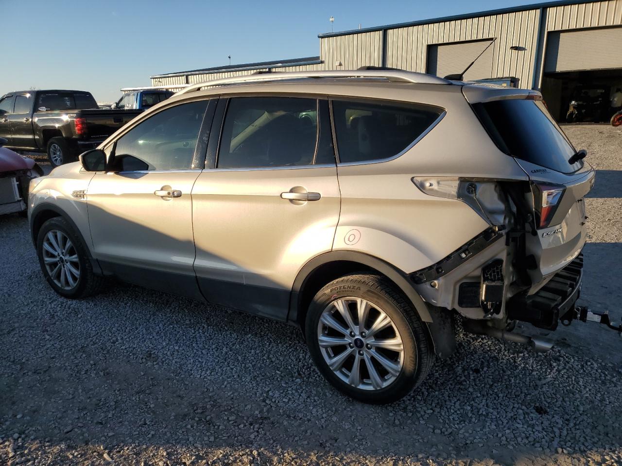 VIN 1FMCU9J95HUB25174 2017 FORD ESCAPE no.2