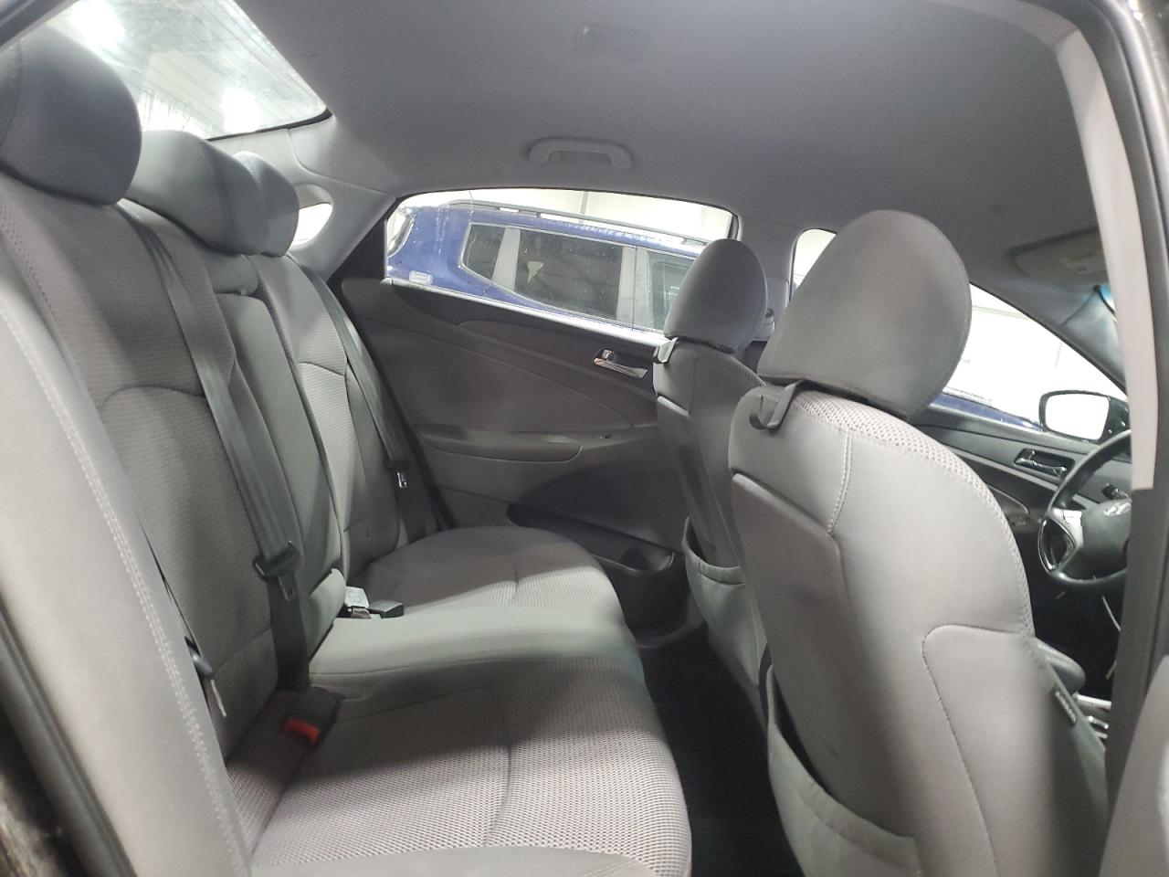 2011 Hyundai Sonata - Image 10