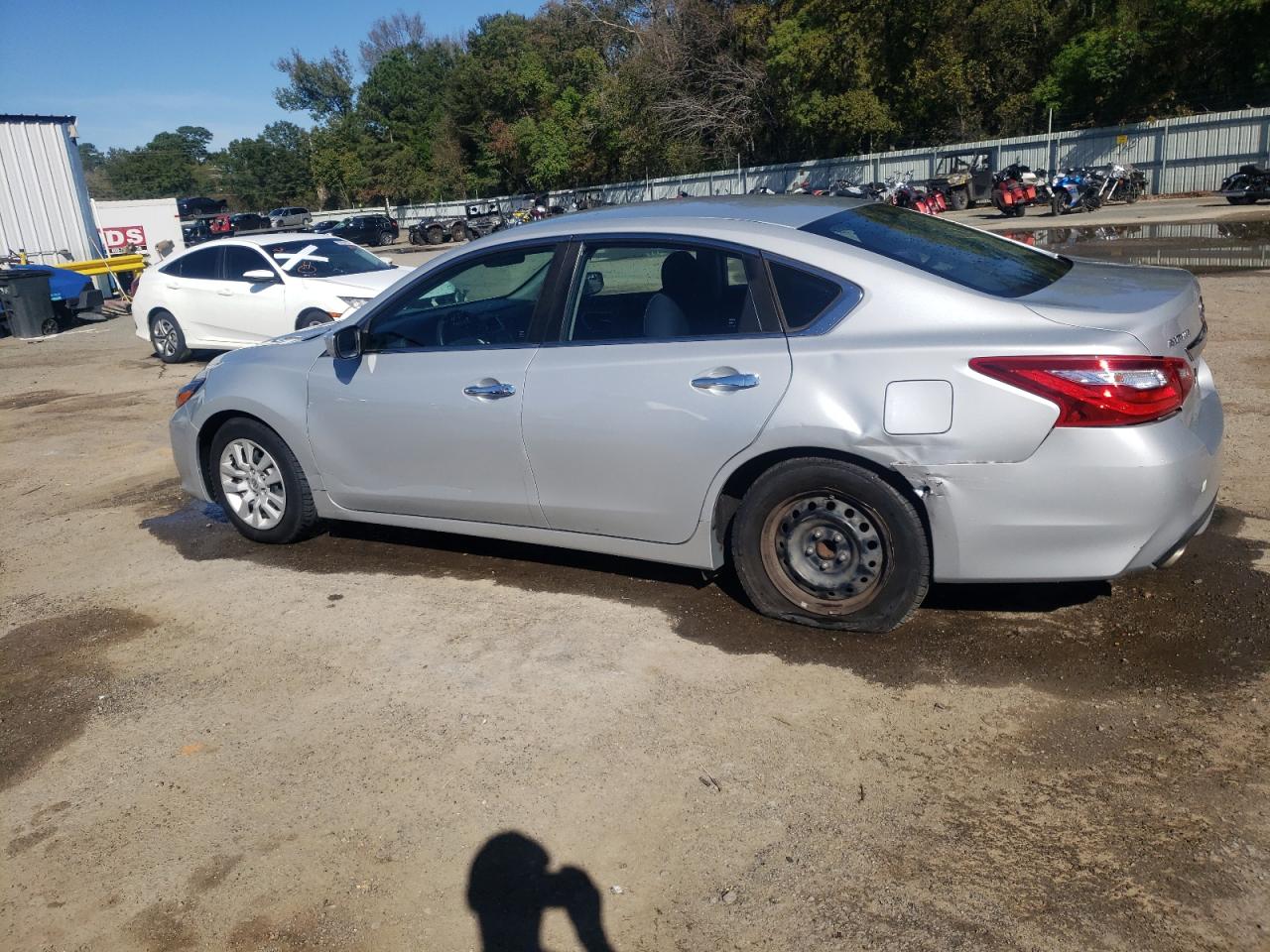 2017 Nissan Altima - Image 2