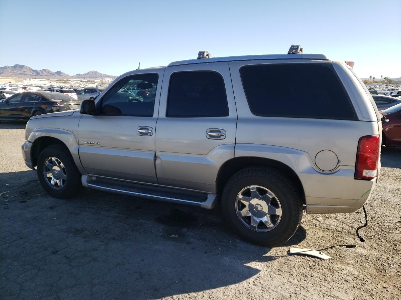 2004 Cadillac Escalade - Image 2