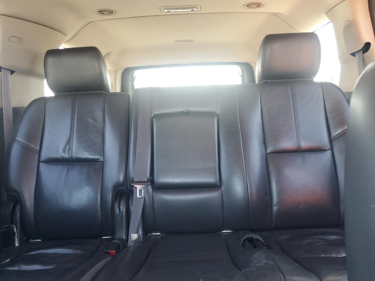 2014 Chevrolet Suburban - Image 10