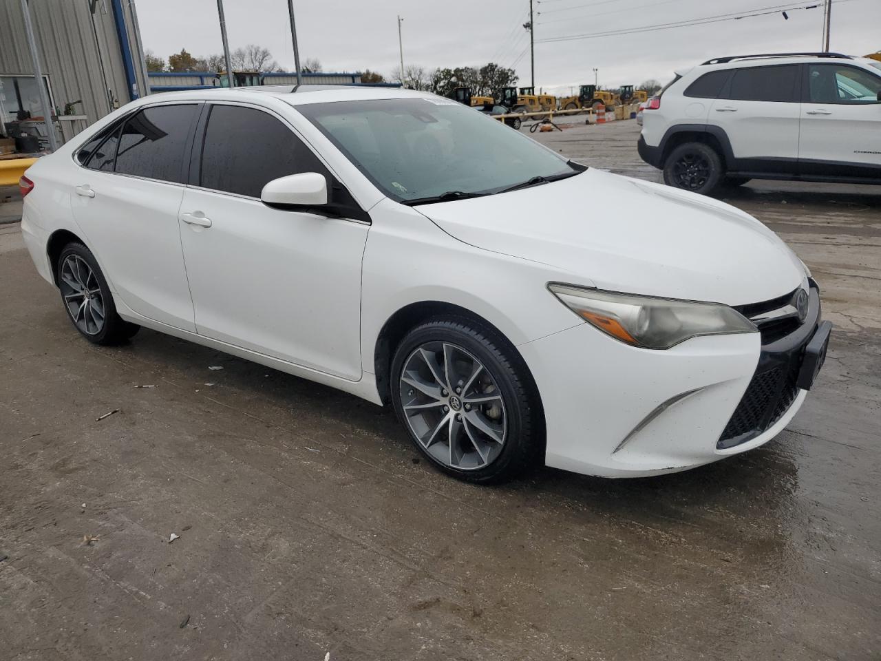 VIN 4T1BF1FK5HU656250 2017 TOYOTA CAMRY no.4