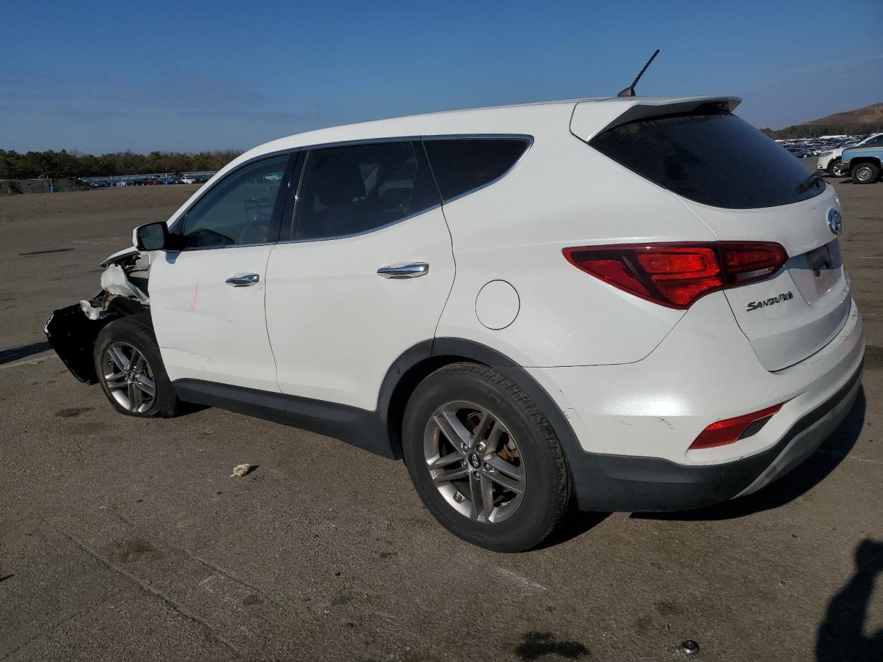 VIN 5NMZTDLB8JH082757 2018 HYUNDAI SANTA FE no.2