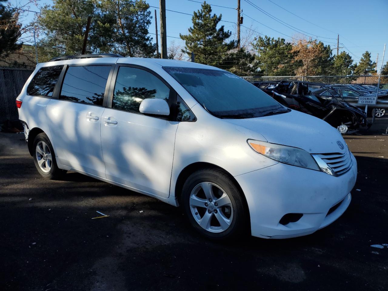 2015 Toyota Sienna - Image 4