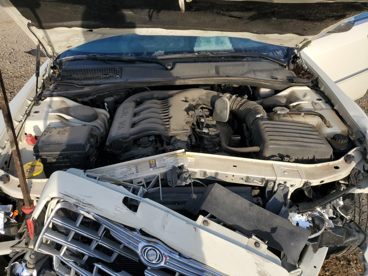 2010 Chrysler 300 - Image 12