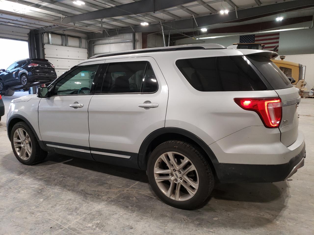 2016 Ford Explorer - Image 2