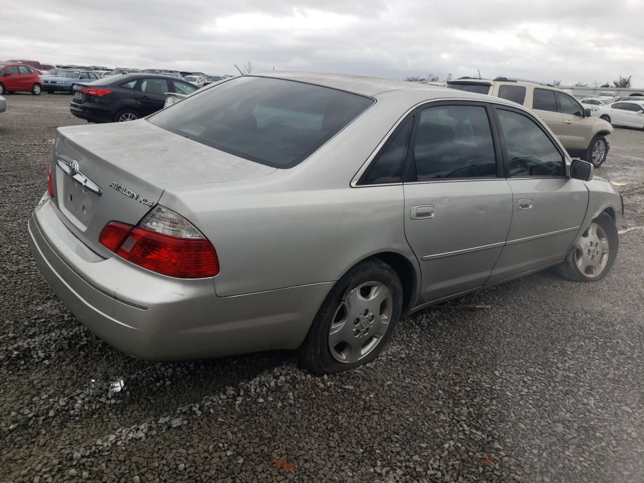 2004 Toyota Avalon - Image 3