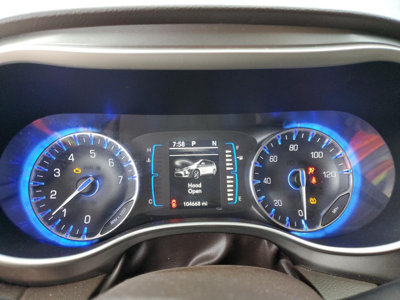 2017 Chrysler Pacifica - Image 9