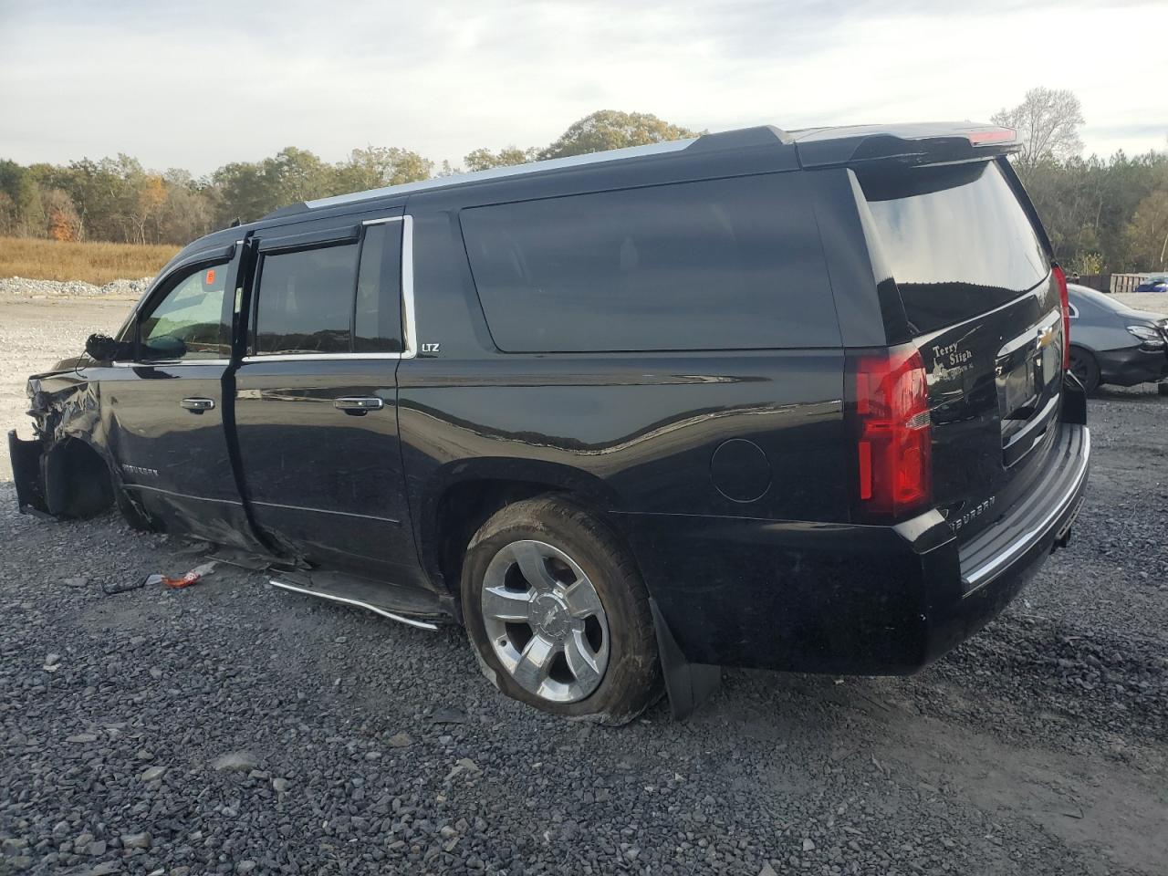 VIN 1GNSCJKC1GR460410 2016 CHEVROLET SUBURBAN no.2