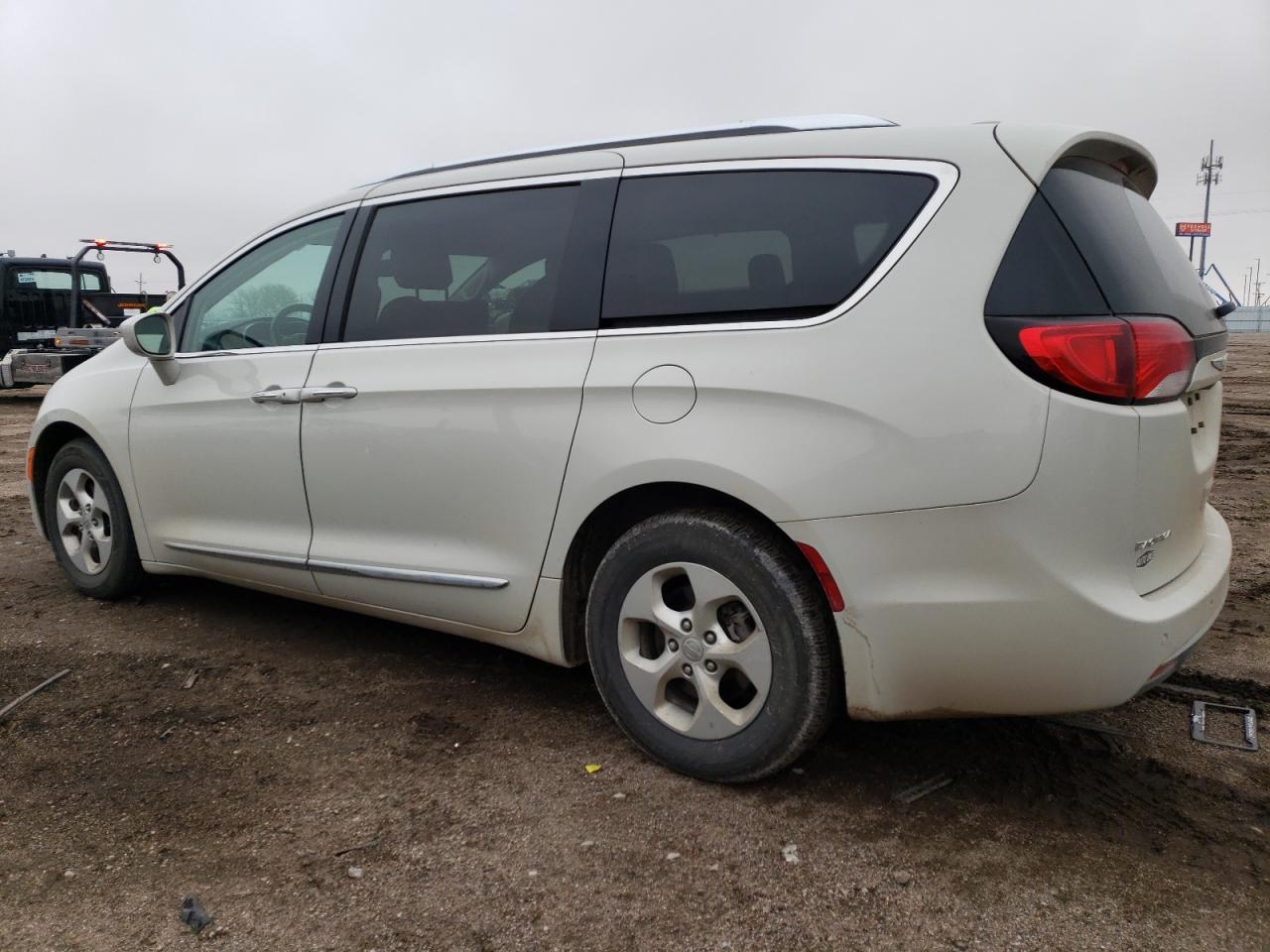 2017 Chrysler Pacifica - Image 2