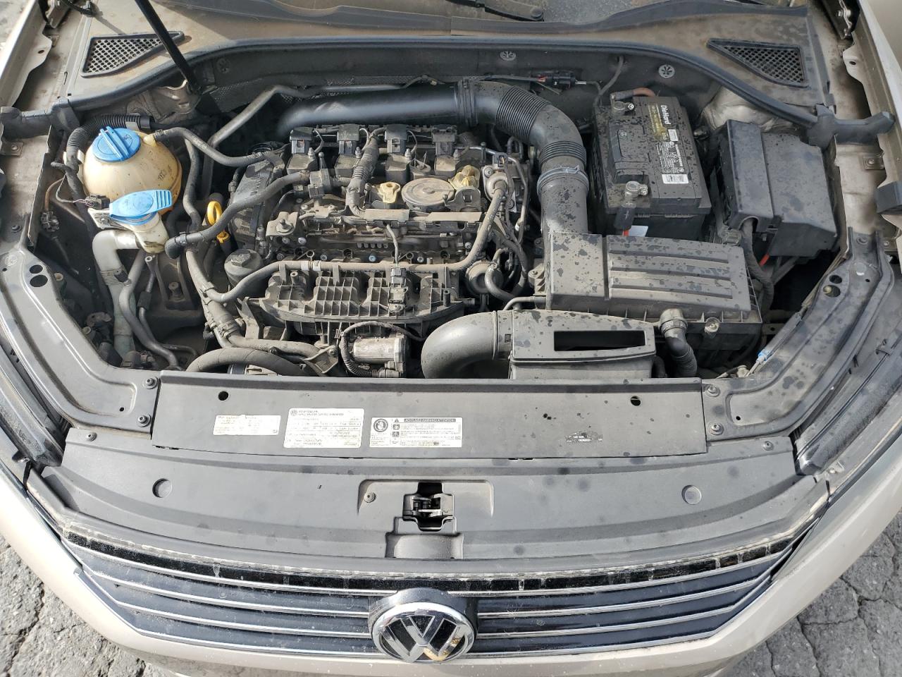 2016 Volkswagen Passat - Image 11