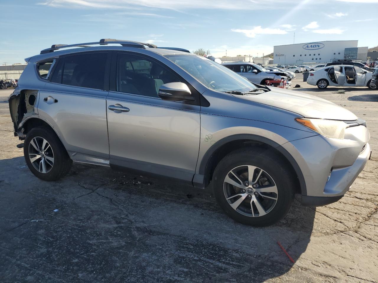 VIN 2T3WFREV2HW371394 2017 TOYOTA RAV4 no.4