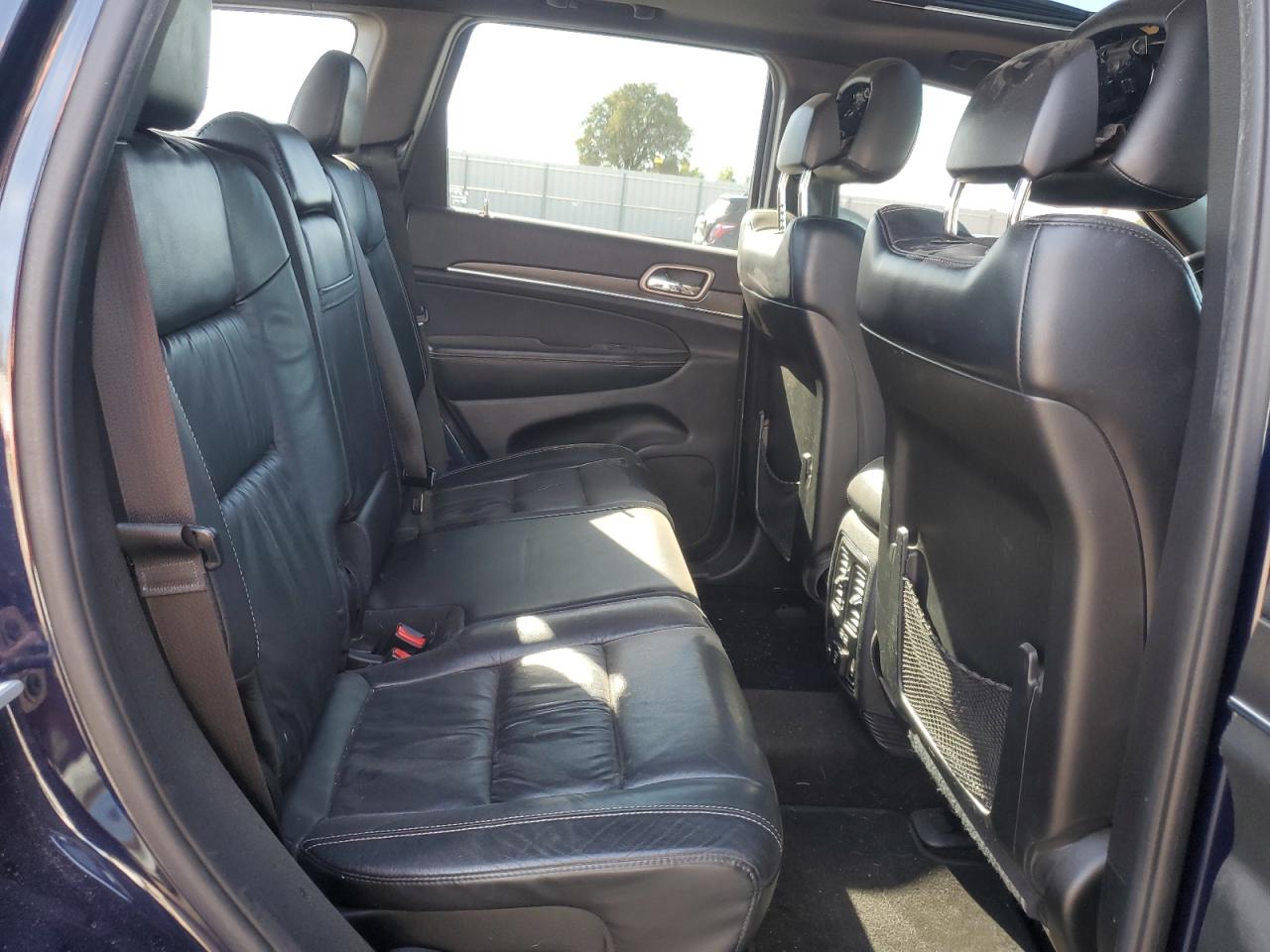2015 Jeep Grand Cherokee - Image 10