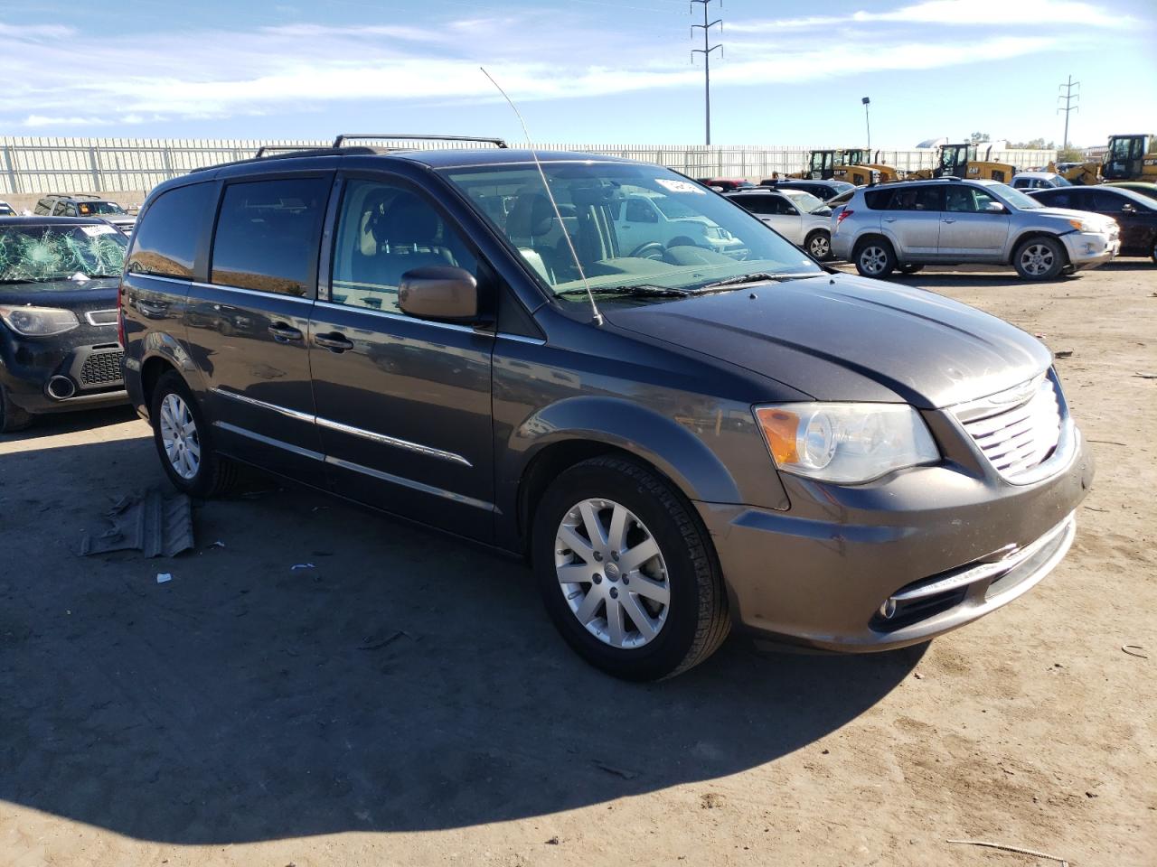 2015 Chrysler Town & Country - Image 4