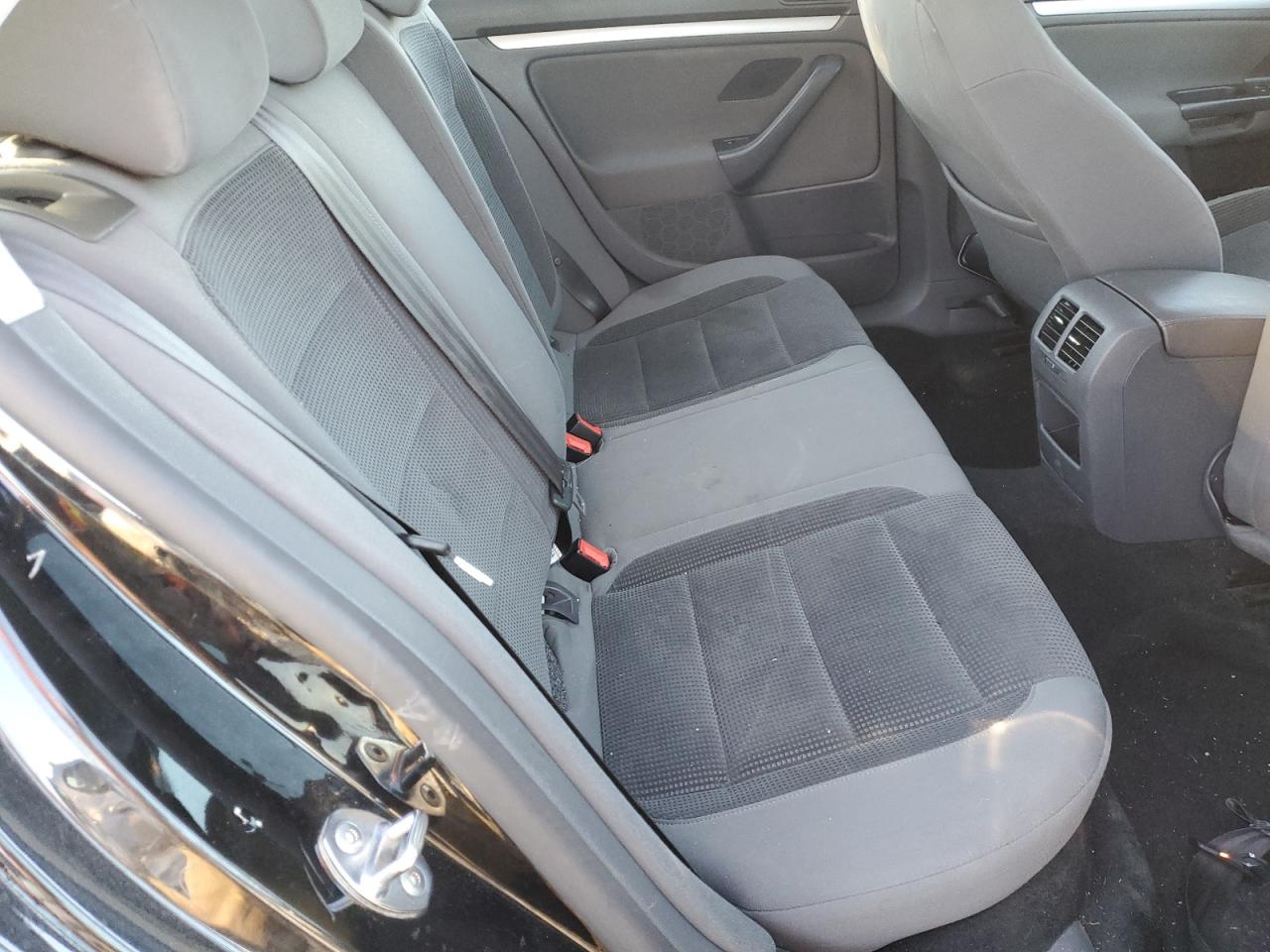 2009 Volkswagen Jetta - Image 10