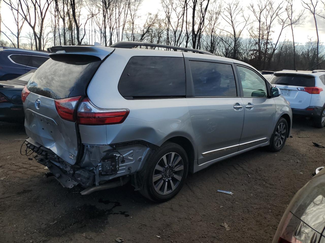 2020 Toyota Sienna - Image 3