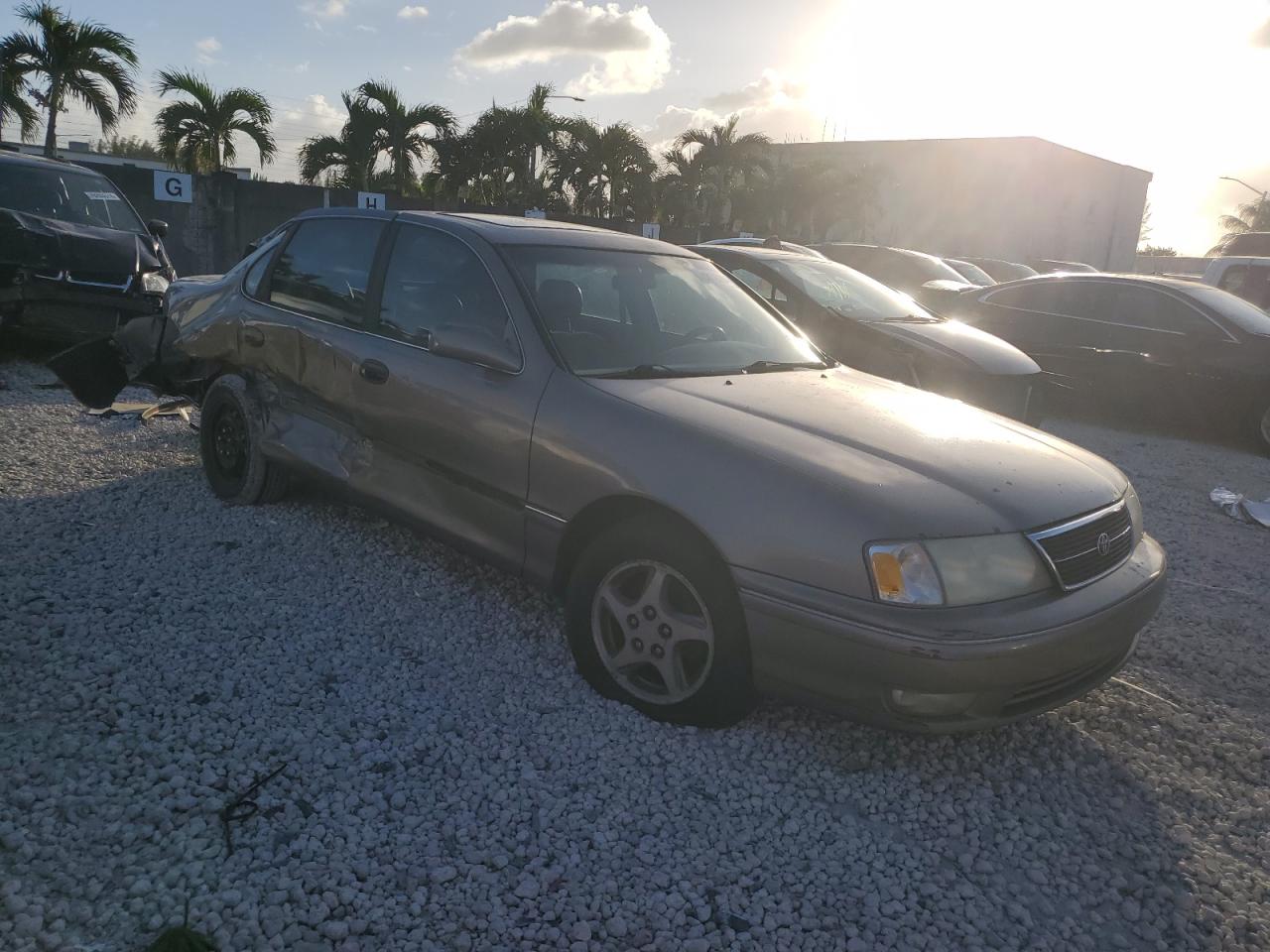 1998 Toyota Avalon - Image 4