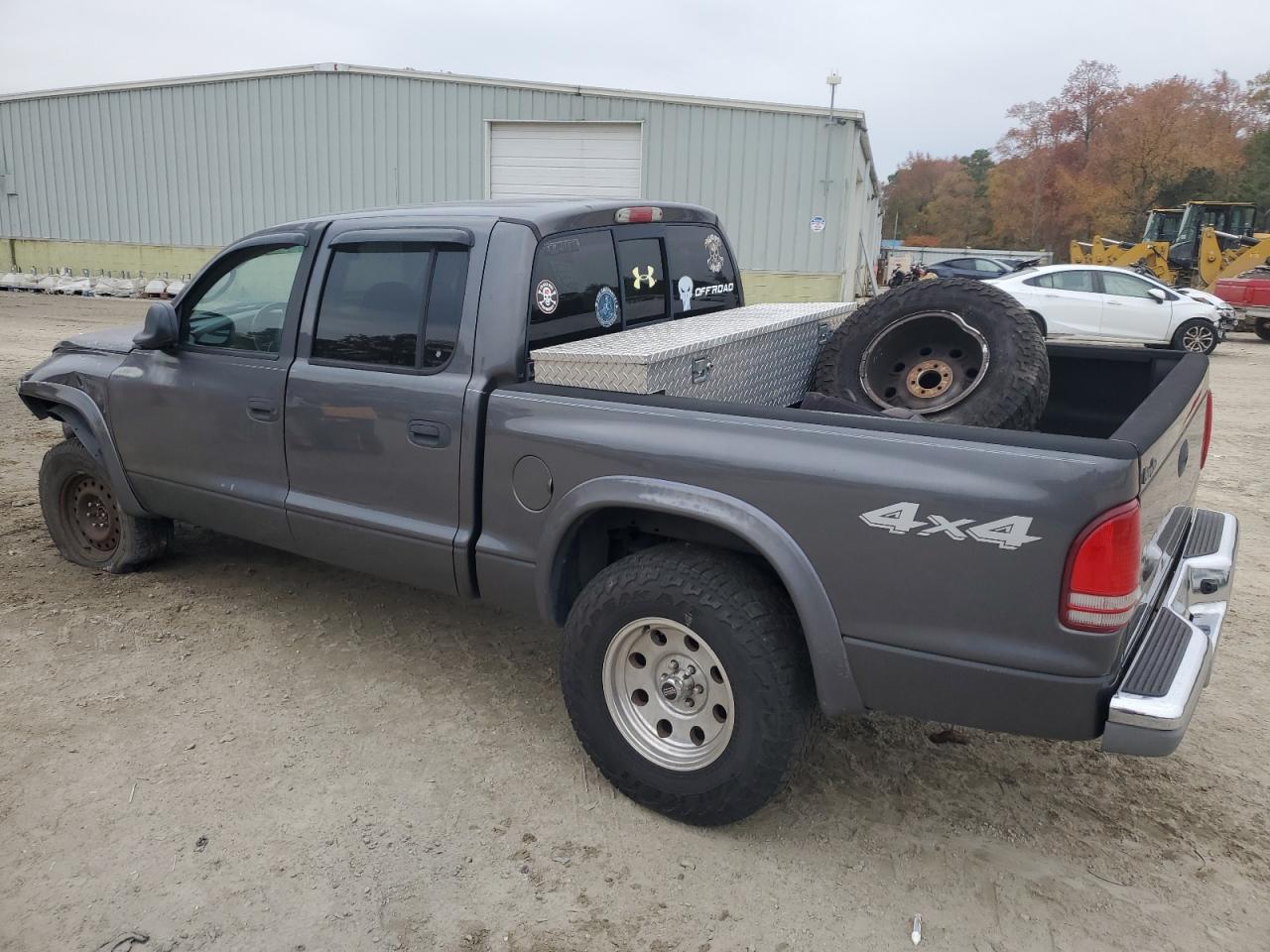 2004 Dodge Dakota - Image 2