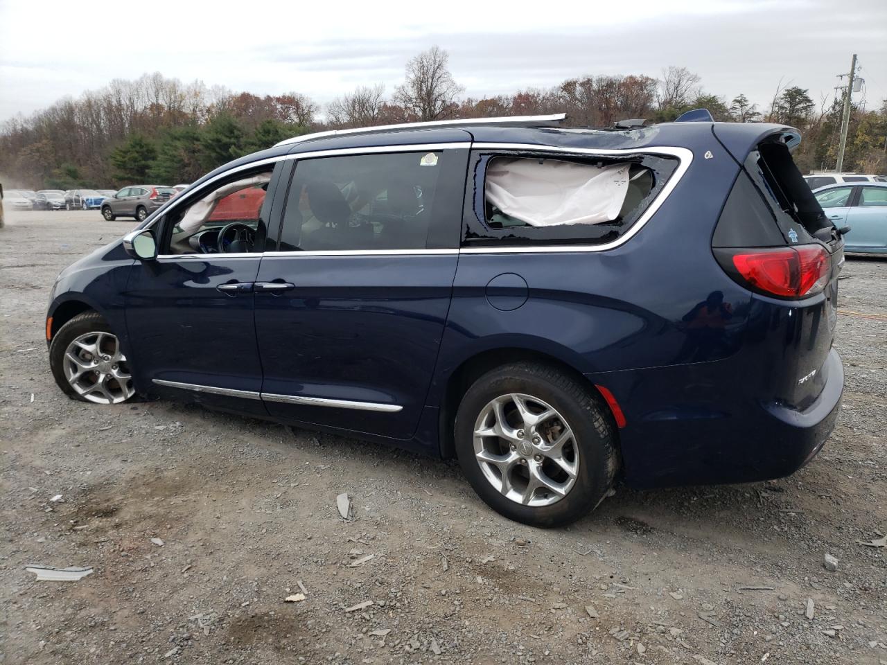 2017 Chrysler Pacifica - Image 2