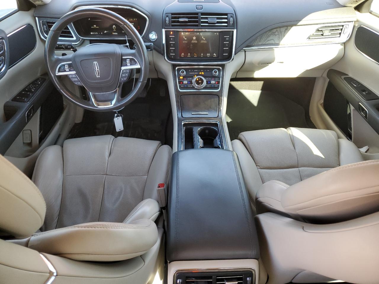 2017 Lincoln Continental - Image 8