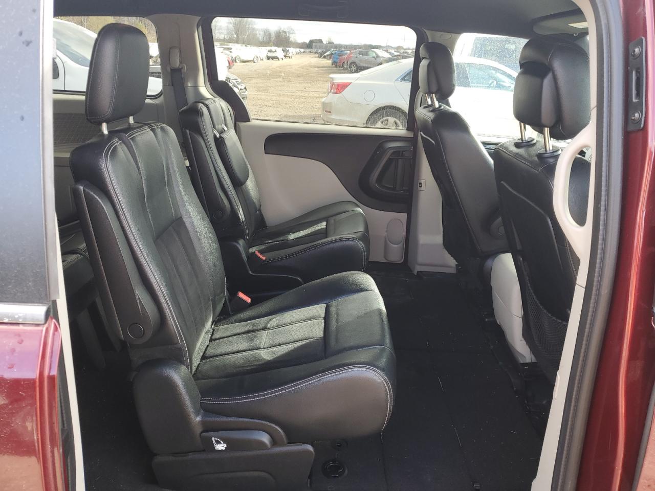 2017 Dodge Caravan - Image 11