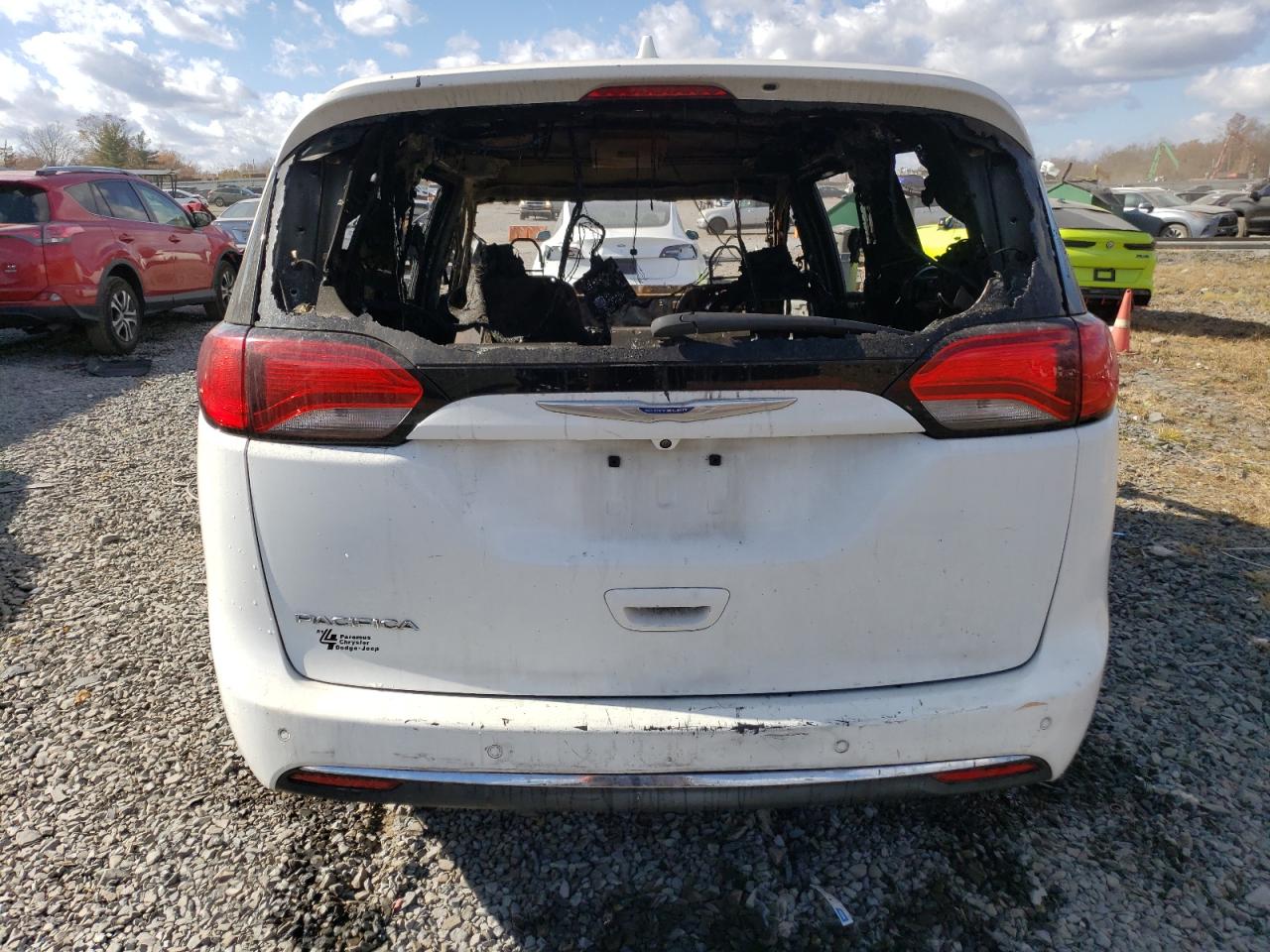 2018 Chrysler Pacifica - Image 6