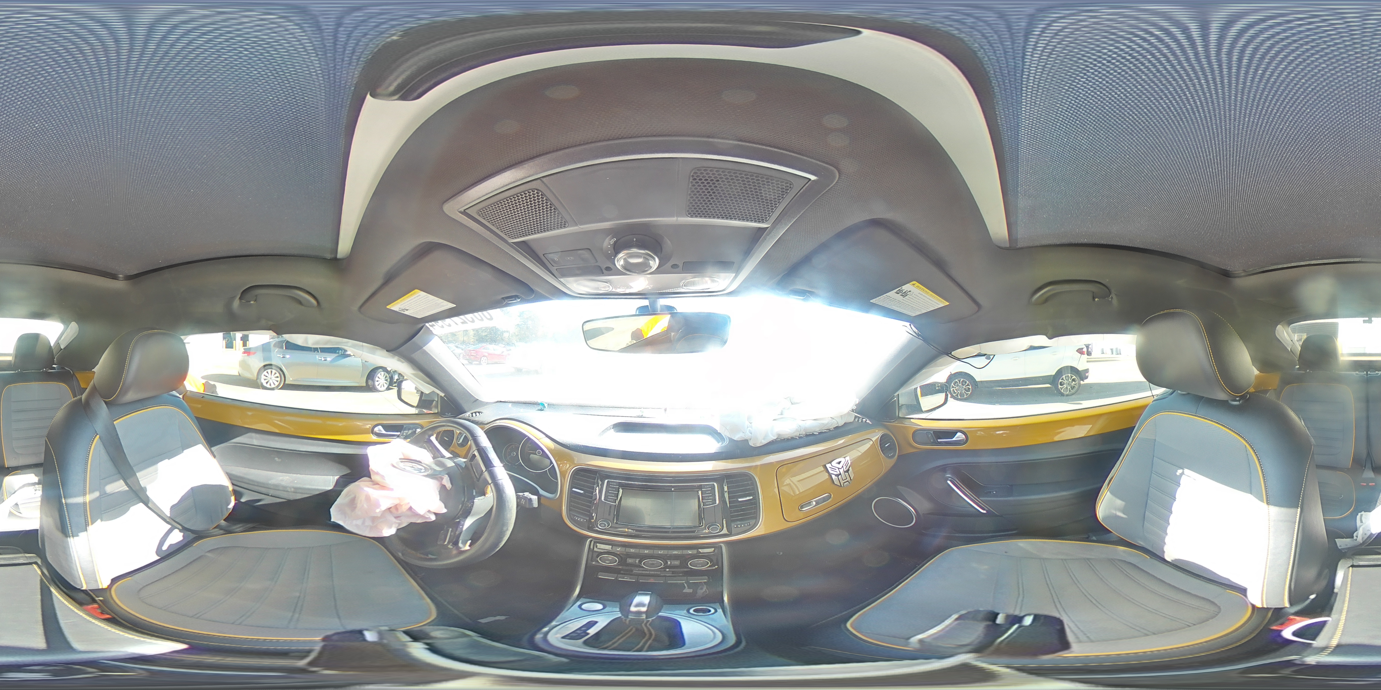 2018 Volkswagen Beetle - Image 13