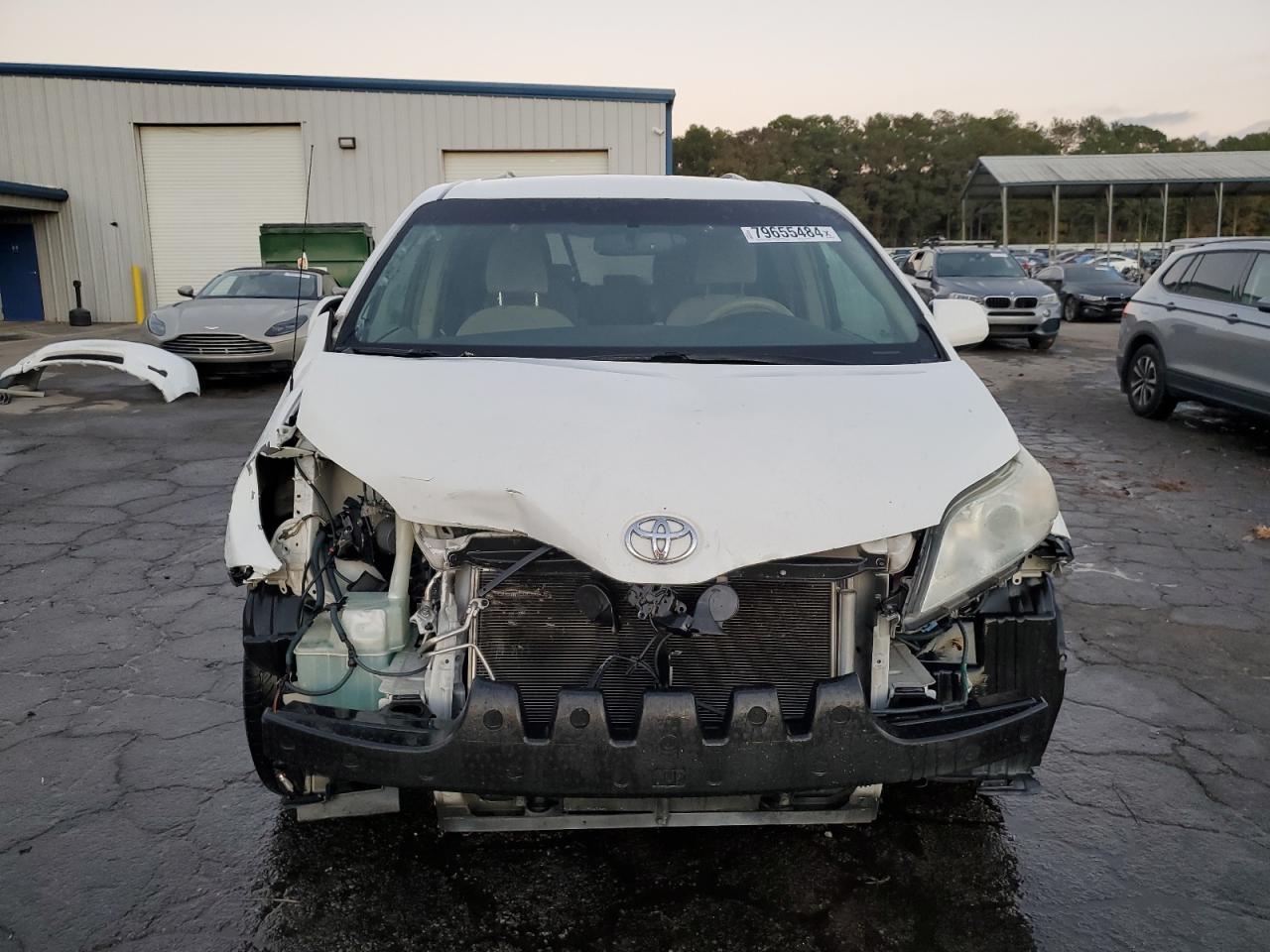 2014 Toyota Sienna - Image 5