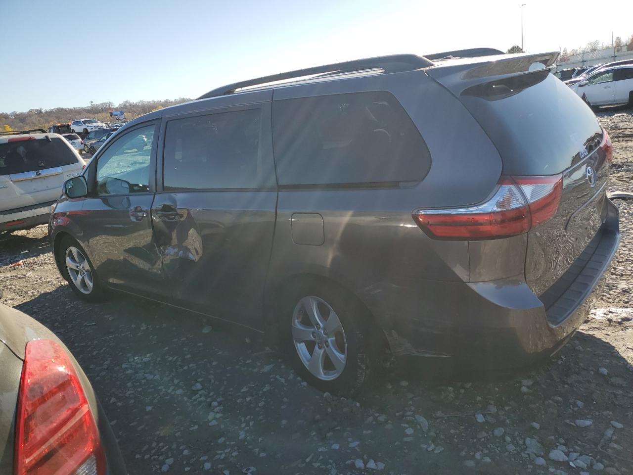 2015 Toyota Sienna - Image 2