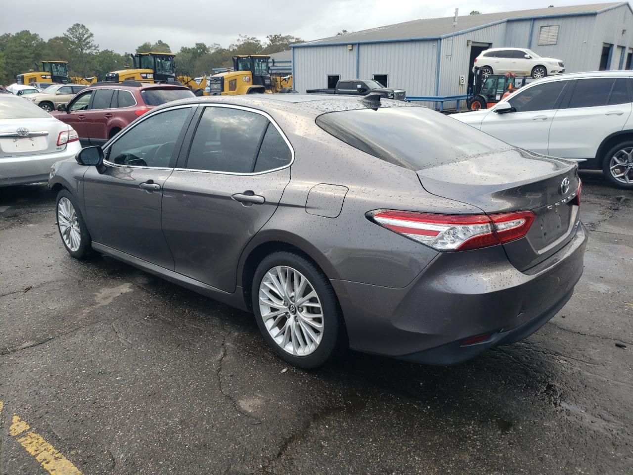 VIN 4T1B11HK3JU080109 2018 TOYOTA CAMRY no.2