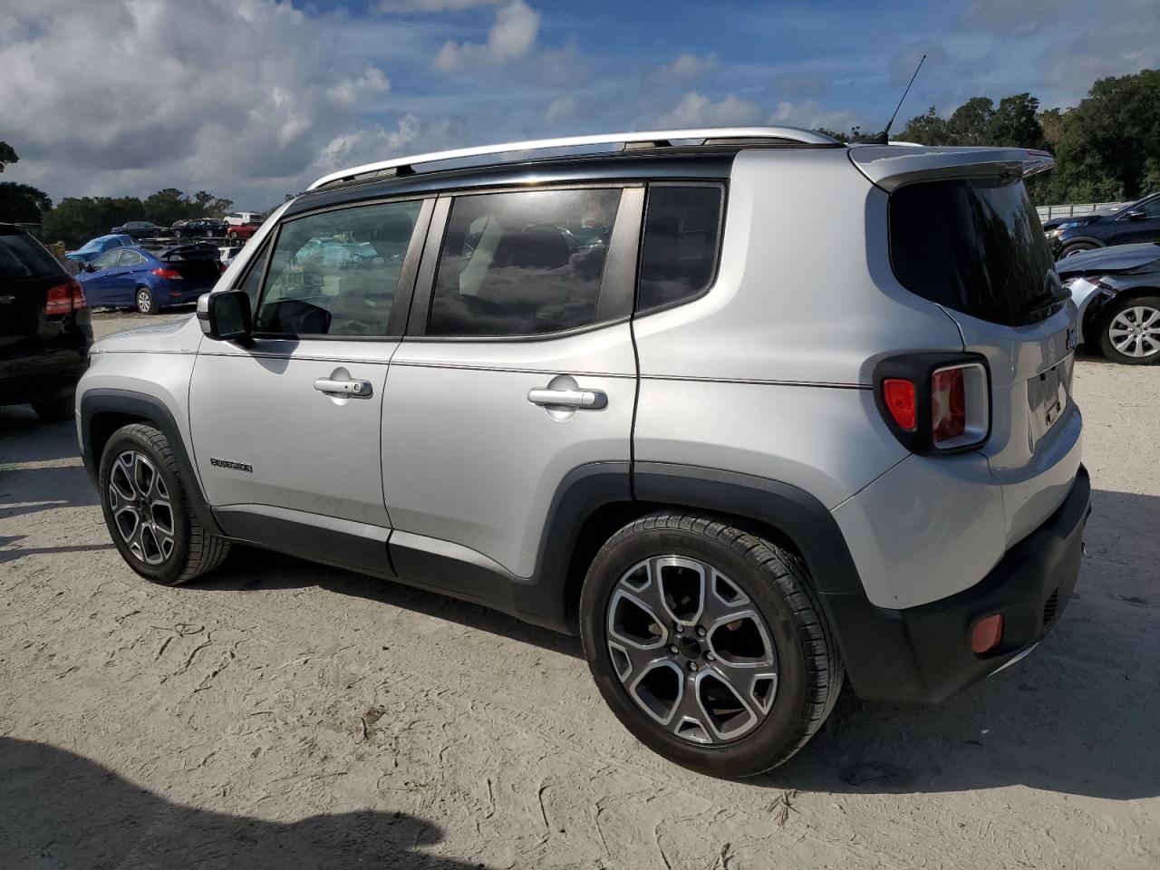 VIN ZACCJADT7FPB20997 2015 JEEP RENEGADE no.2