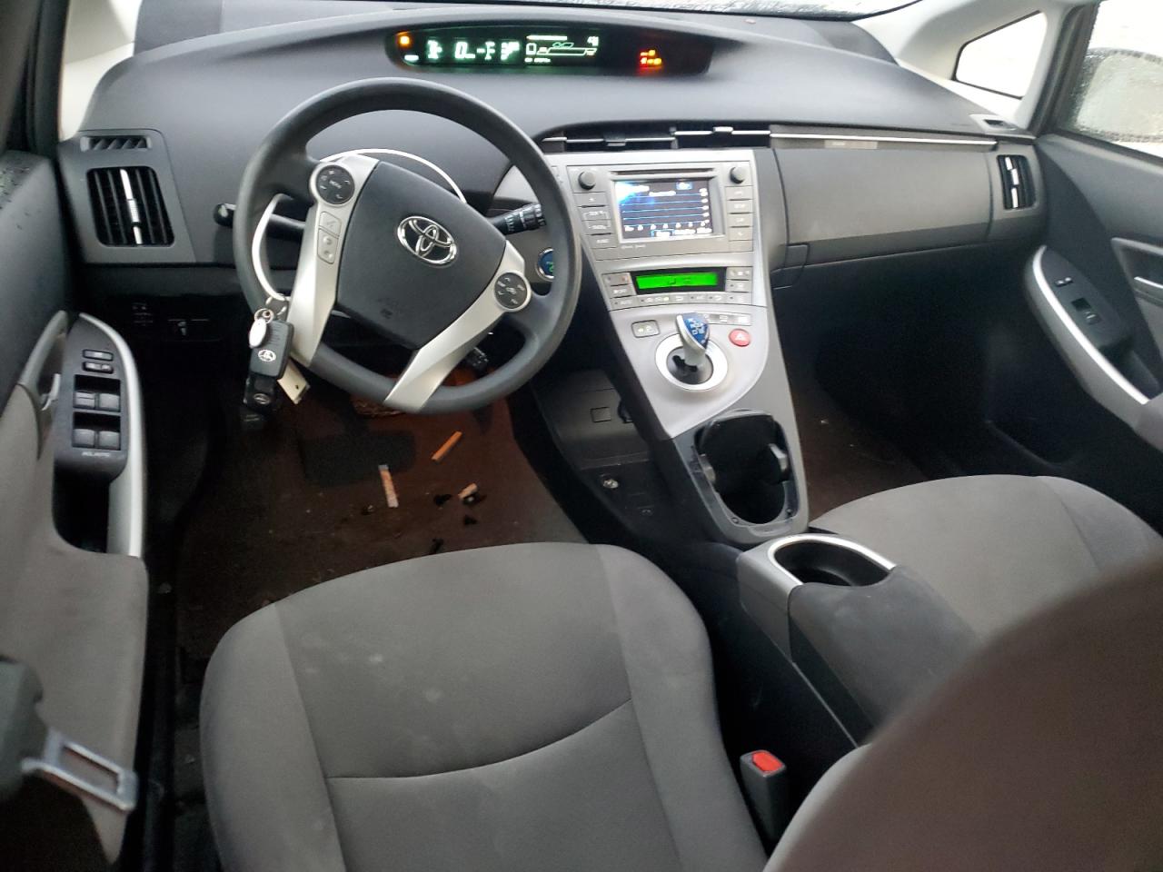 2015 Toyota Prius - Image 8