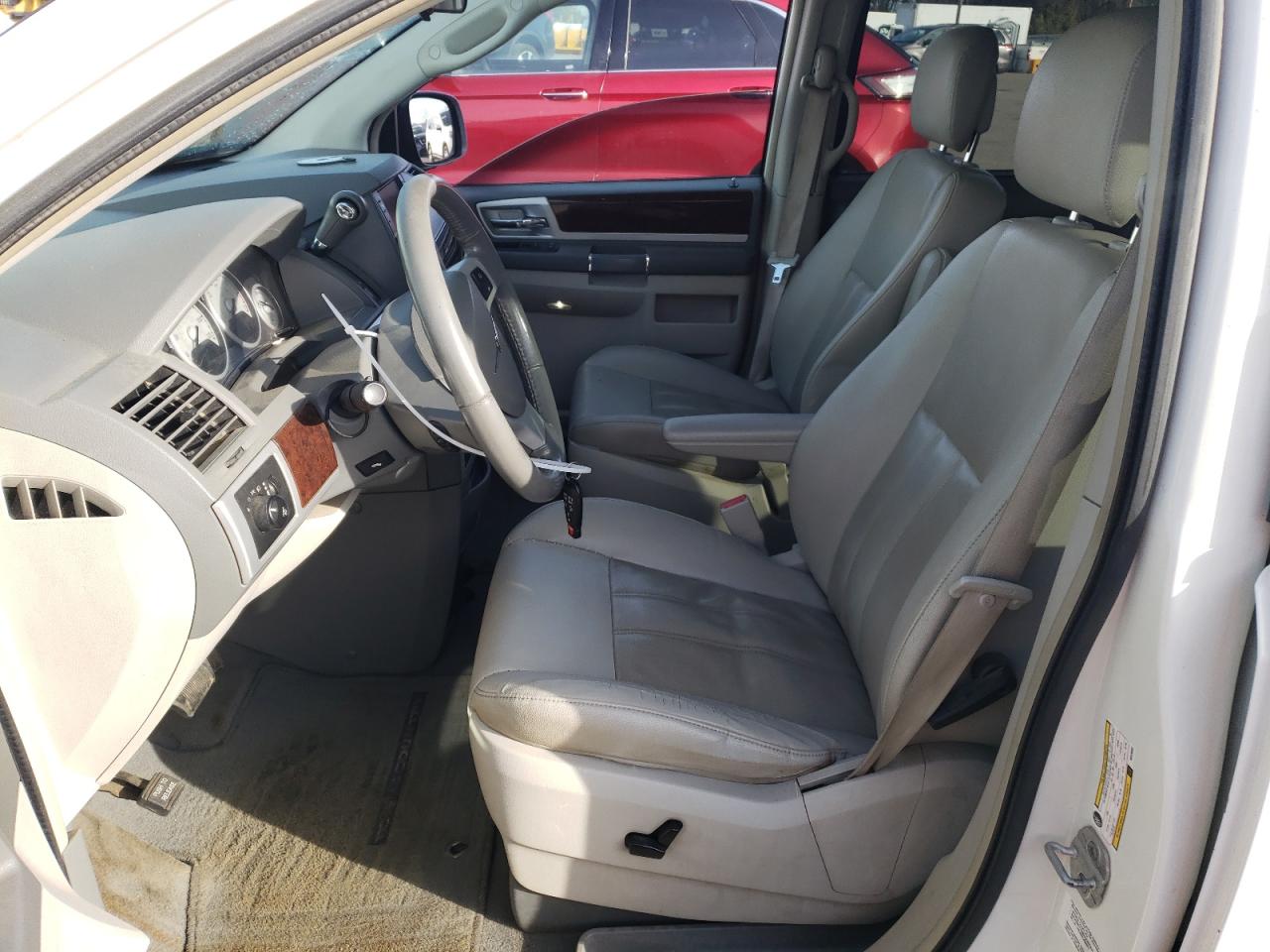 2010 Chrysler Town & Country - Image 7