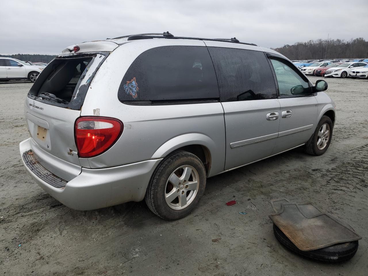 2005 Dodge Caravan - Image 3
