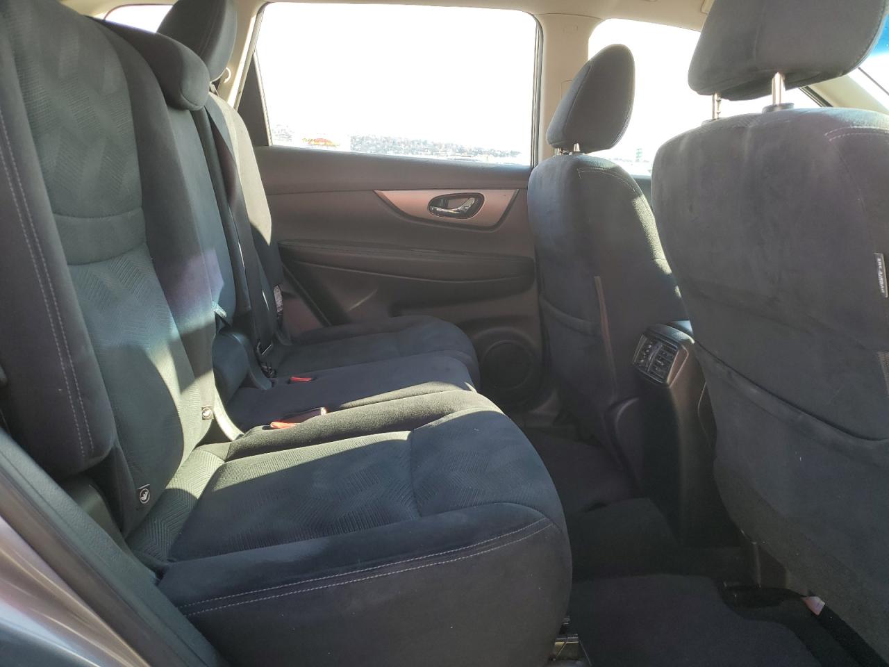 2016 Nissan Rogue - Image 10