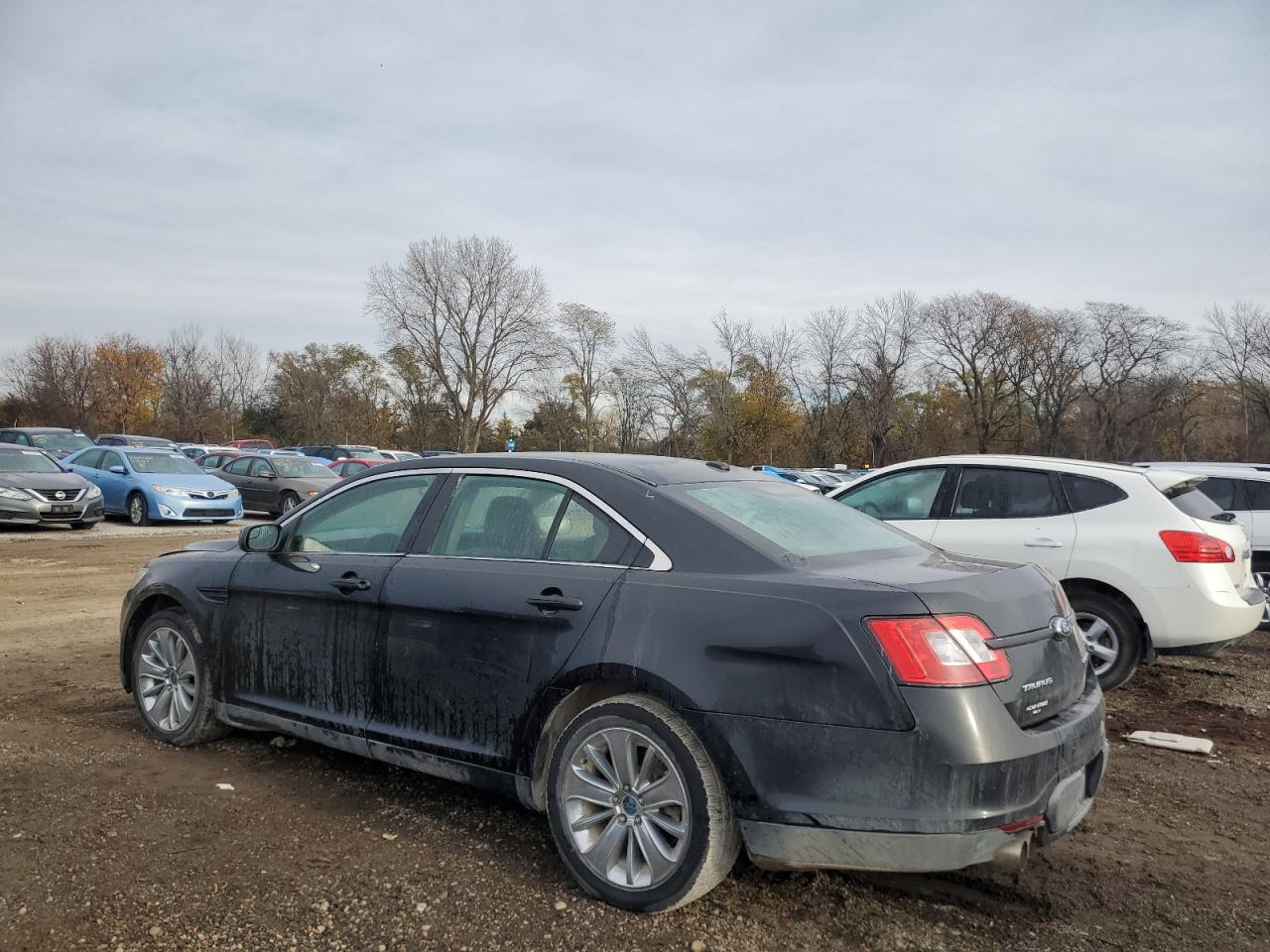 2011 Ford Taurus - Image 2