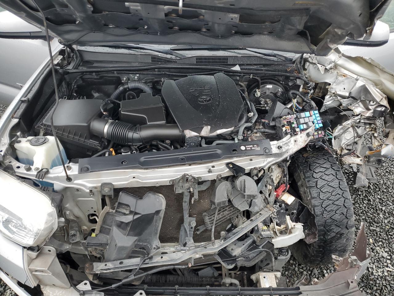 2016 Toyota Tacoma - Image 12