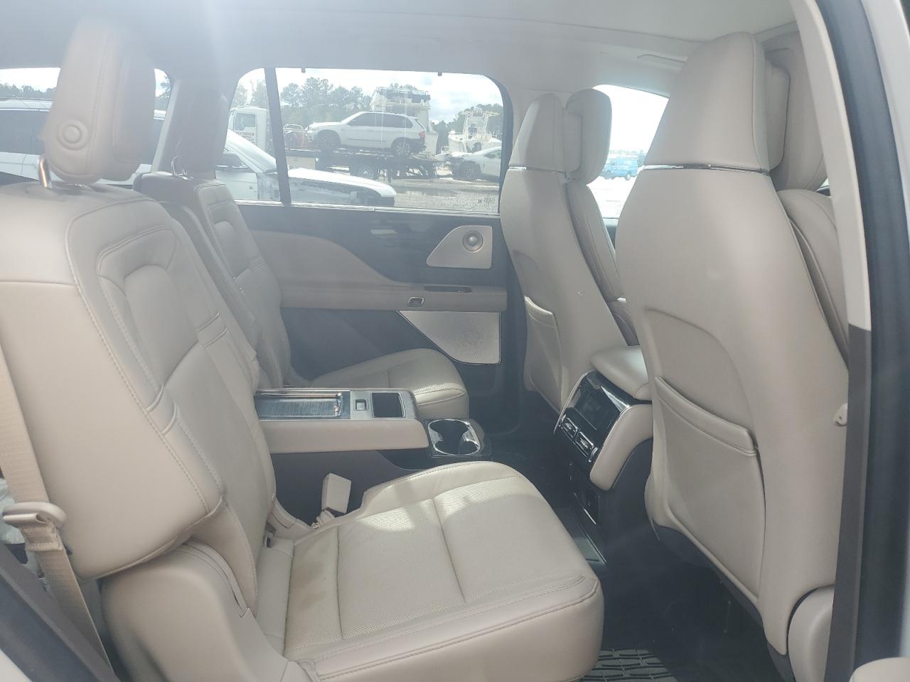 2020 Lincoln Aviator - Image 11