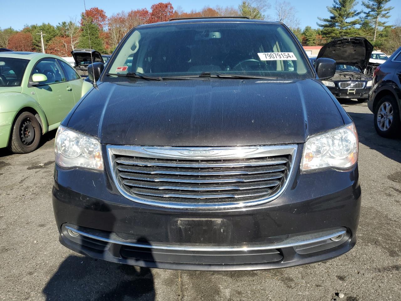 2015 Chrysler Town & Country - Image 5