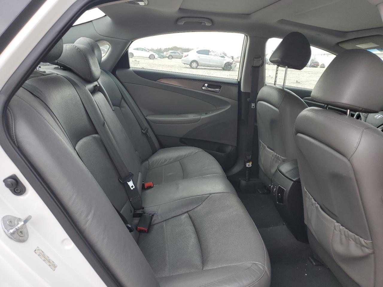 2011 Hyundai Sonata - Image 11