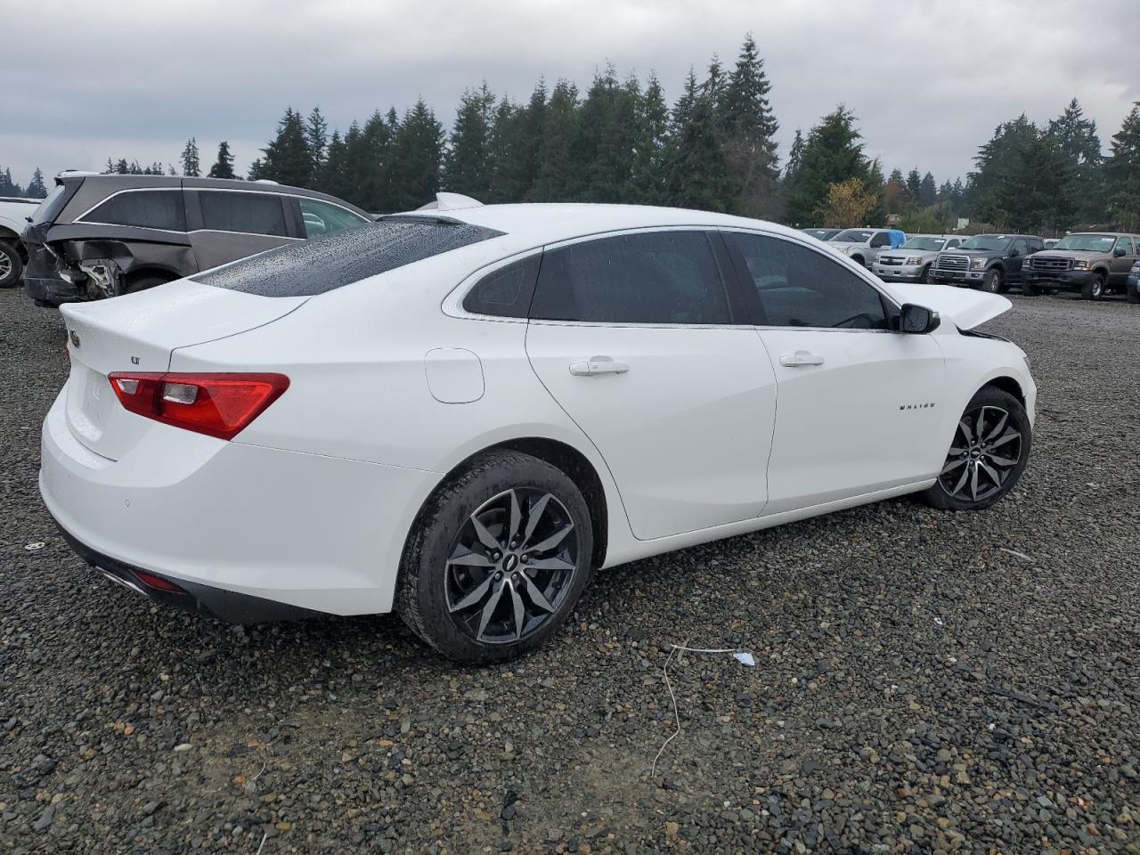 2016 Chevrolet Malibu - Image 3