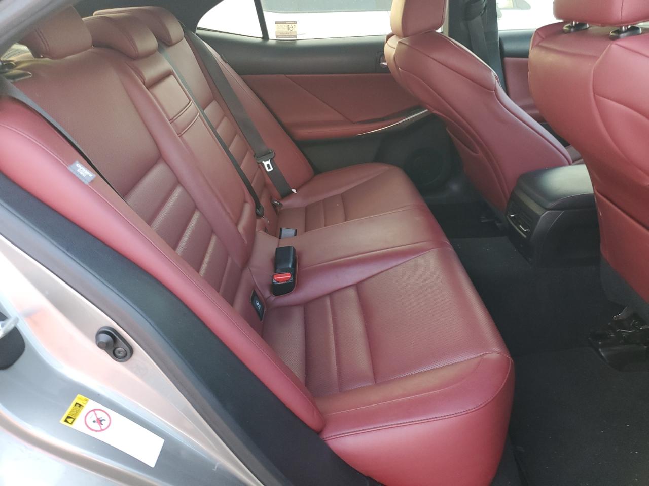 2015 Lexus IS - Image 10