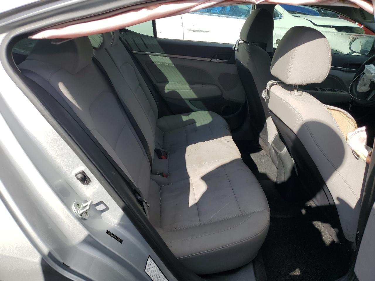 2018 Hyundai Elantra - Image 10