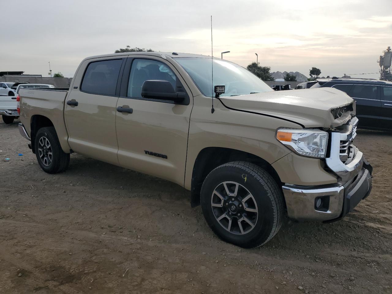 VIN 5TFDM5F17HX069502 2017 TOYOTA TUNDRA no.4