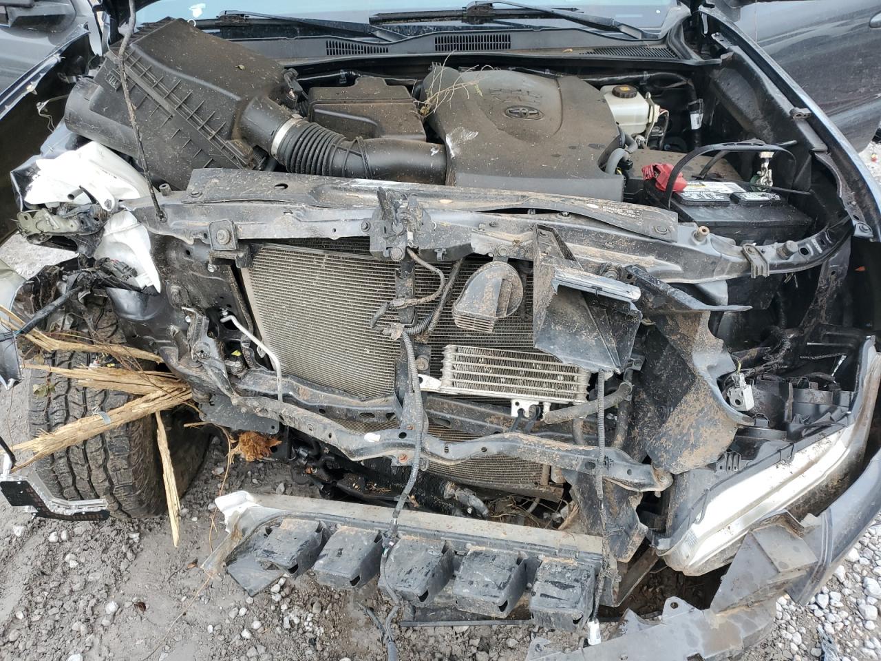 2019 Toyota Tacoma - Image 11