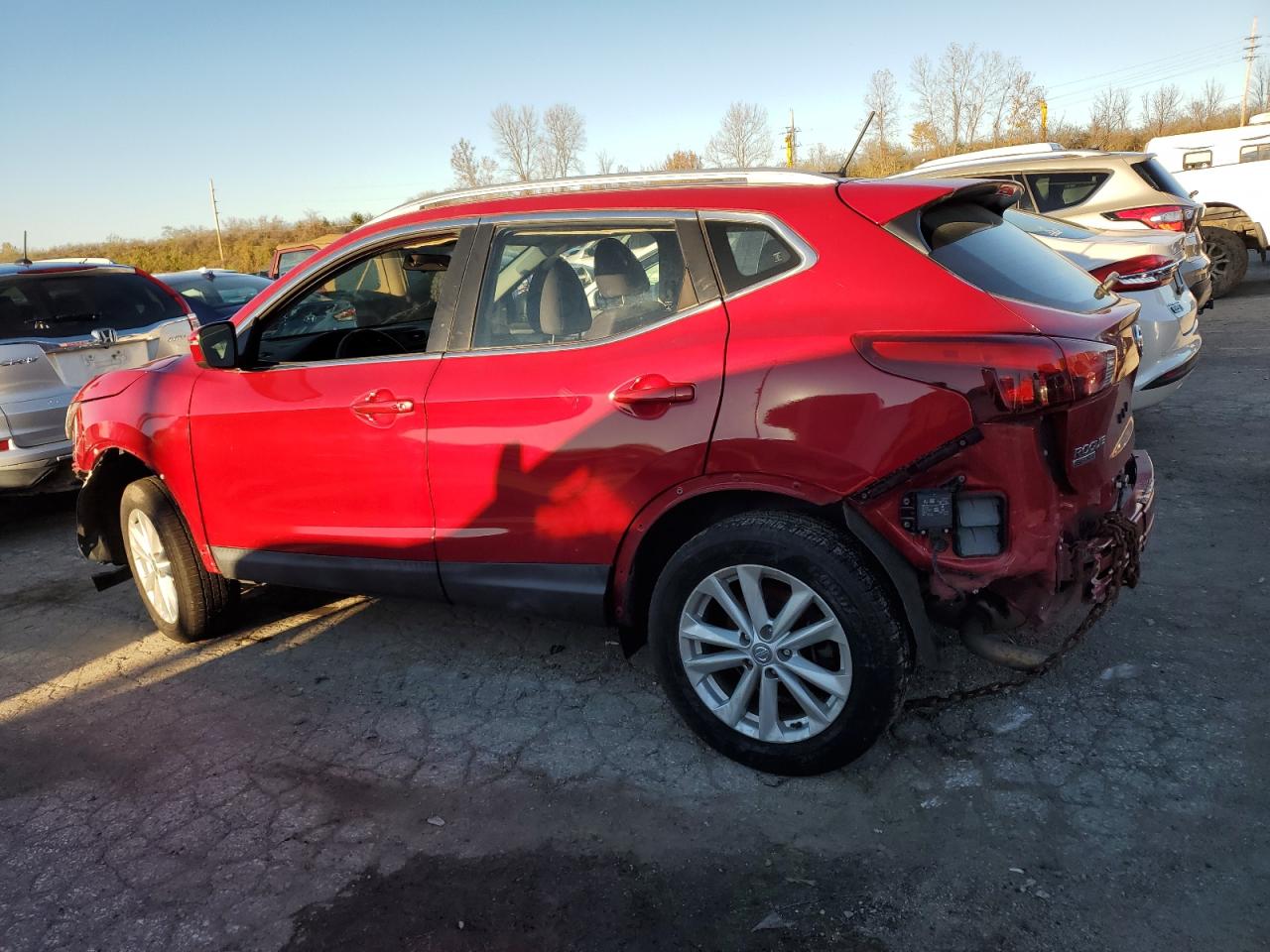 2018 Nissan Rogue - Image 2