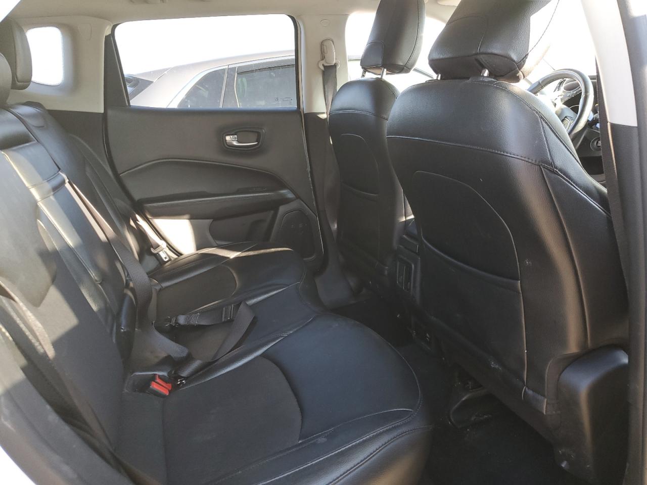 2019 Jeep Compass - Image 11