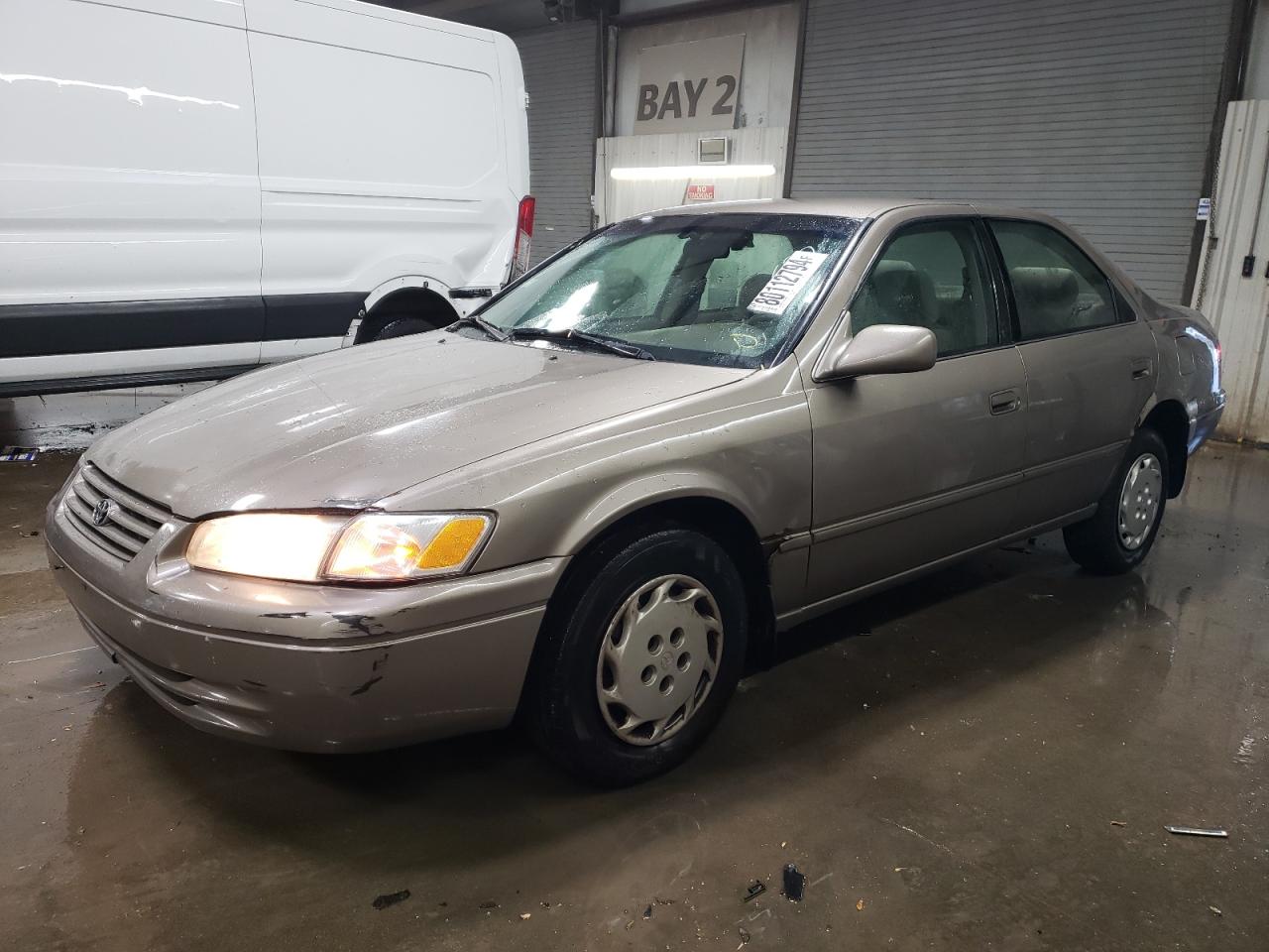 1999 Toyota Camry Ce იყიდება Elgin-ში, IL - Front End